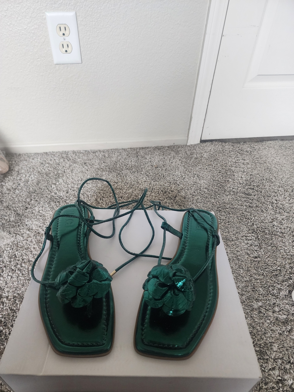 INC Gilma Emerald Metallic Flower Lace Up Sandals 7.5